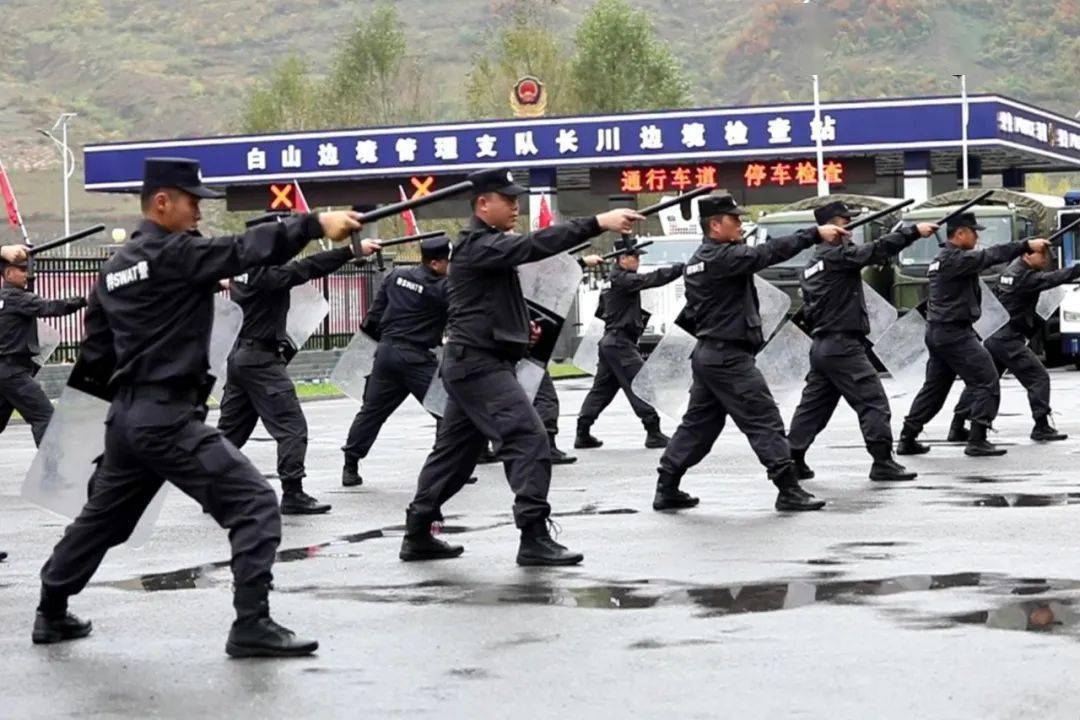 南特队伍告捷，全队精神饱满斗志昂扬的简单介绍