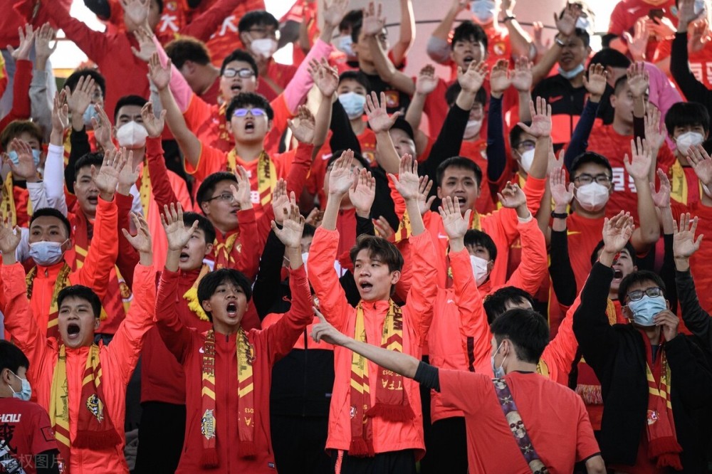 爱游戏体育官方-国内足球联赛新变化，球队备战提前布局