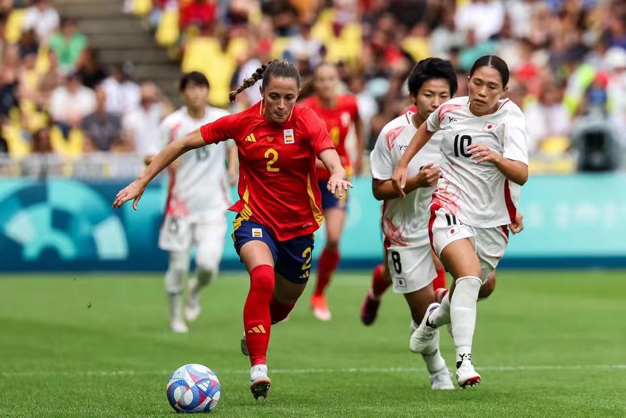 包含碾压对手：女子足球比赛中的全面压制的词条